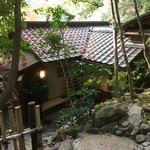 松籟庵 - 建物が見えて来ました
