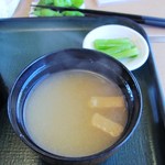 晴山ゴルフ場 レストラン浅間亭 - かつ重の味噌汁