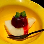 野嵯和 - 洋ナシとピオーネと金柑にラズベリーソース