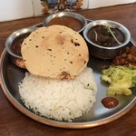 3種盛り、1,450円＋50円(オイスターマラバーリ)