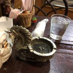 カフェ＆パスタ べべ - 灰皿が龍