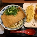 丸亀製麺 - きつねうどんと天ぷら