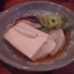 魚虎千両 - 本鮪大トロと下仁田葱のネギマ鍋よそってもらいました～