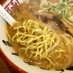 函館麺や 一文字 - 味噌ラーメン
麺は中太の黄色い縮れ麺