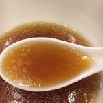 らぁ麺やまぐち - 鶏の濃厚な旨みと昆布出汁の旨みが口の中いっぱいに広がります