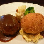 ハンバーグとカニクリームコロッケ（ランチ）