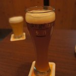 ビアカフェ・バーレイ - グラスがお洒落ですよね。 キュッとくびれた感じが素敵です。 深い色合いとナイスマッチングですよね。