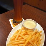 ビアカフェ・バーレイ - で、今回は、レモンマヨネーズにしましたよ。 これが、大正解で、メッチャ美味しかったんです。 熱々のポテトにレモンマヨネーズがドンピシャなんですよね。 もう、美味しくて、美味しくて、止まらない状態でした