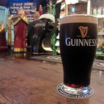 THE AVERY'S IRISH PUB - ギネスをパイントで。ハッピーアワーは750円