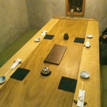 １つだけある６人が定員の個室を使わせてもらう。