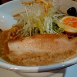 麺屋 雪風 - チャーシューにネギもりもり