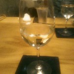 切り札 - 白ワインはストラタムソーヴィニヨンブラン(税別６００円)。NZのワイパラヴァレーと書いてありました。