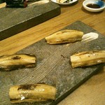 切り札 - 穴子の握り。柔らかでとろけました。