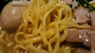 yokohamaiekeira-menkomadaishouten - 麺アップ