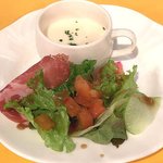 Aruvarenthino - 以下全て２２００円のＢコース…前菜とスープ