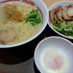 Suga kiya - ラーメン(320円)に、全のせトッピング(300円)