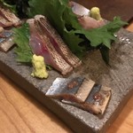 お造り：イサキの炙り、秋刀魚 肝ソース添え