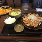 Gomi Hacchin - 私は浜松餃子定食690円です。