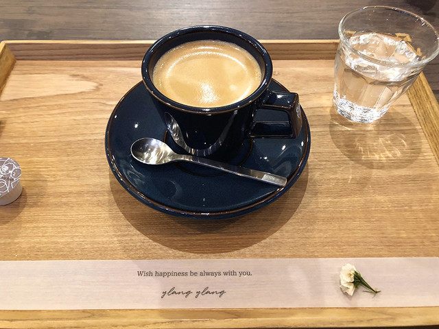 京都 下鴨神社前 地下にカフェを備え 多彩な造花の世界が広がるショップ By アルボス イランイラン ボタニカルグリーン フラワー カフェ Ylang Ylang 出町柳 カフェ 食べログ