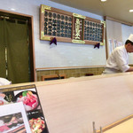 Sushi Uogashi Nihonichi - 明るく綺麗な店内です