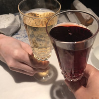 クッチーナ イタリアーナ ガッルーラ - スパークリングのぶどうジュースの赤と白で乾杯☆