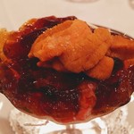 レストラン　シュバル ブラン - アミューズ・カリフラワーのムース、ウニ、ズワイガニ、コンソメジュレ