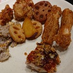 露菴 - 炒飯、蓮根の土佐煮、スティック蓮根、唐揚げ、蓮根とさつまいもの甘酢、鶏の香草焼き