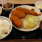 みんなの食堂 牛深亭 - ミックスフライ定食。