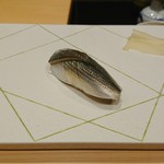 鮨 竜介 - こはだ