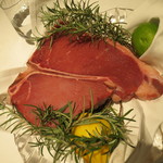 リストランテ サクラ - ピエモンテ牛（ファッソーネ）の仔牛を炭火焼きに