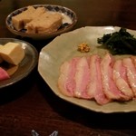 Shirakame - おつまみ三種盛り　900円。