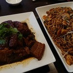 Hong He-紅河- - 1809_Hong He-紅河-_Angsio Kaki Babi(S)＠100,000(豚足甘辛煮) 、Bakmi Goreng(M)＠116,000Rp(焼きそば)