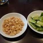 Hong He-紅河- - 1809_Hong He-紅河-_付き出し(ナッツ、キュウリ)