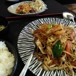 悦悦飯店 - 焼きそば（炒面）ランチセット