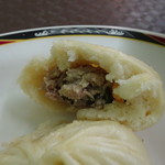 信陽街永和豆漿 - 小龍包半龍(30元)を箸で割ってみた