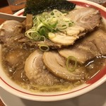 Ajitora - 醤油チャーシュー 896円 + チャーシュー増し 259円 + 麺大盛 118円税込