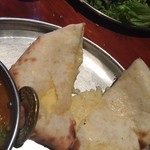 タンドールバル カマルプール - チーズクルチャ