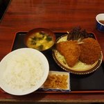 よし - アジフライ・メンチ定食580円