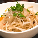 馬の手 - 味もやし
      やたらオーナーが勧めるが想定内の味です。