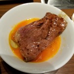 焼肉 ジャンボ - 野原焼き　卵にイン