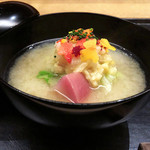 白 - 2.御椀(錦秋を表現):焚白菜のスープ 大和ポーク 酒粕 ビーツ トリュフ