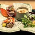 白 - 1.八寸:骨付きキンキ 椎茸/大和野菜 雲丹 いくら 旨出汁ジュレ/ヤイトガツオ ポン酢仕立て/ズワイガニ茶碗蒸し