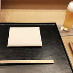 白 - 生ビール600円('18.11月中旬 昼)