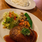 「和風ハンバーグセット」（980円）。