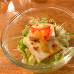 でん - 焼きカレーについてくるサラダ。