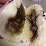 手作り豚まん専門店 龍福 - チャーシューまん٩( 'ω、' )و