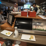 KANPAI JAPANESE SUSHI BAR & GRILL - 寿司カウンター。
