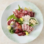 菅乃屋馬刺し盛合せ（七種）