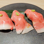 近江うし 焼肉 にくTATSU - 近江牛サーロイン炙り寿司 3カン　 1,320円
