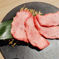 近江うし 焼肉 にくTATSU 青山本店 - 極上タン塩 　2,500円